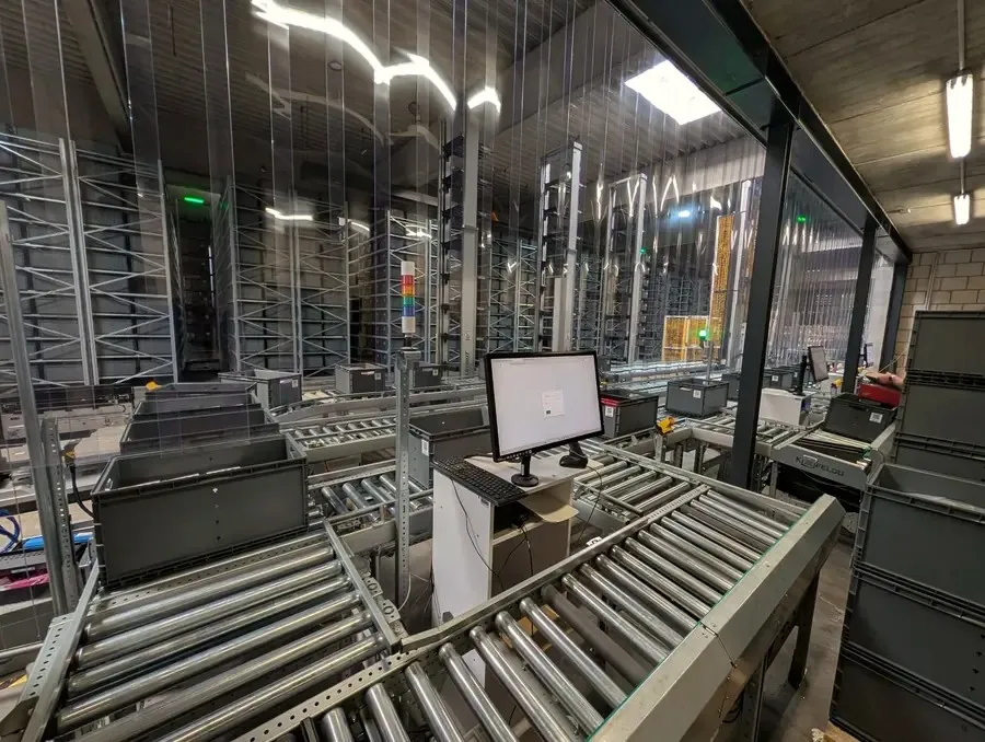 Automatisierte Fördertechnik und Roboter-Arbeitsstation in Eschwege